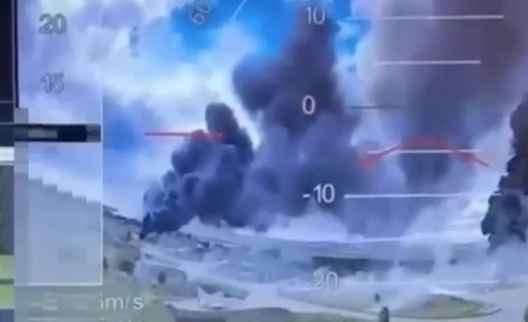 Primele imagini din satelit cu bombardierele rusești distruse de dronele ucrainene