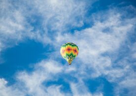 Un balon cu aer cald, plin cu turiști, a luat foc și s-a prăbușit în Brazilia (Video)