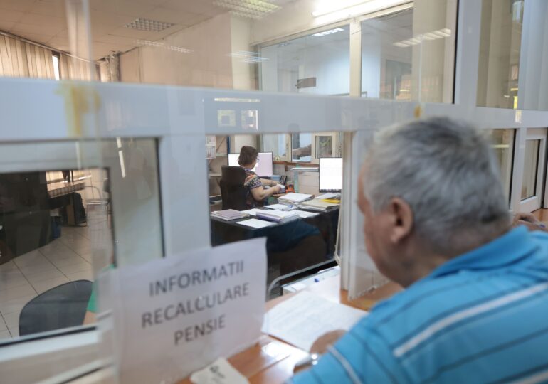 Avertismentul unui sindicat: Aplicarea de corecții bugetare va duce la proteste și la blocarea totală a activității caselor de pensii