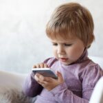 Macron vrea să interzică rețelele sociale copiilor sub 15 ani: Nu mai putem pierde timp