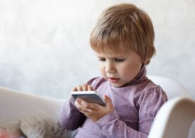 Macron vrea să interzică rețelele sociale copiilor sub 15 ani: Nu mai putem pierde timp