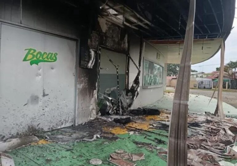 Revoluția bananelor - O țară aruncată în haos și stare de urgență, după o reformă a pensiilor (Foto&Video)