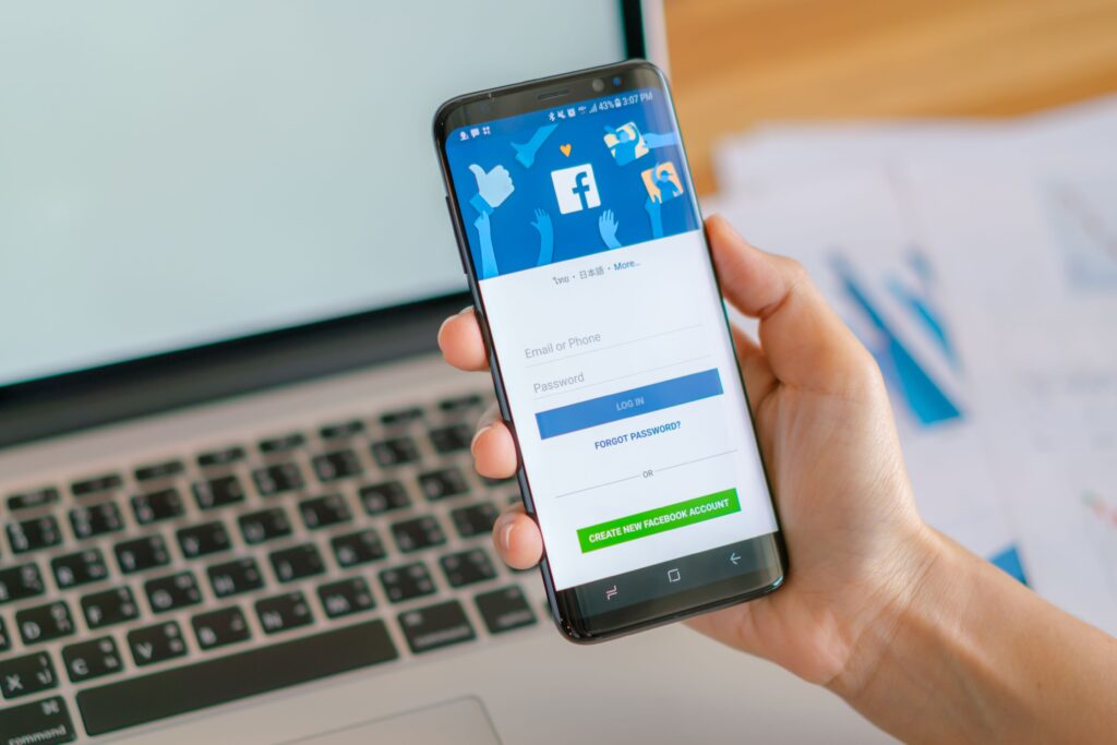 Adolescenții sub 16 ani, excluși de pe Instagram și Facebook din 4 decembrie