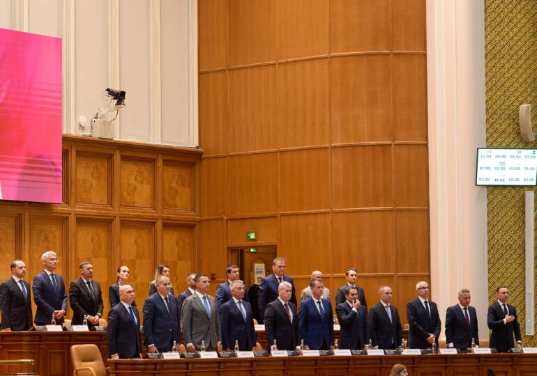 LIVE Guvernul Bolojan depune jurământul