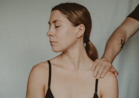 Platformă românească acuzată că publică imagini intime fără consimțământ, activă de un deceniu