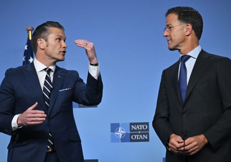 Trump câștigă pe două fronturi: NATO plătește, America încasează