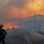 Insula greacă Chios declară stare de urgență în urma incendiilor care fac ravagii (Foto & Video)