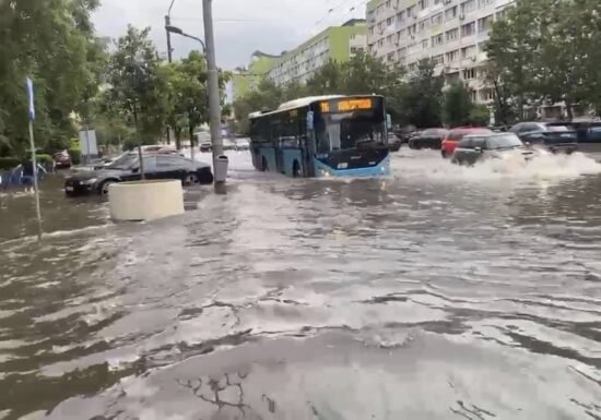 ANM: Furtuna de luni în Capitală, un fenomen extrem ce va deveni tot mai frecvent