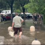 Furtunile au făcut prăpăd: grindină cât oul în Vrancea. Bucureștiul, sub ape (Video)