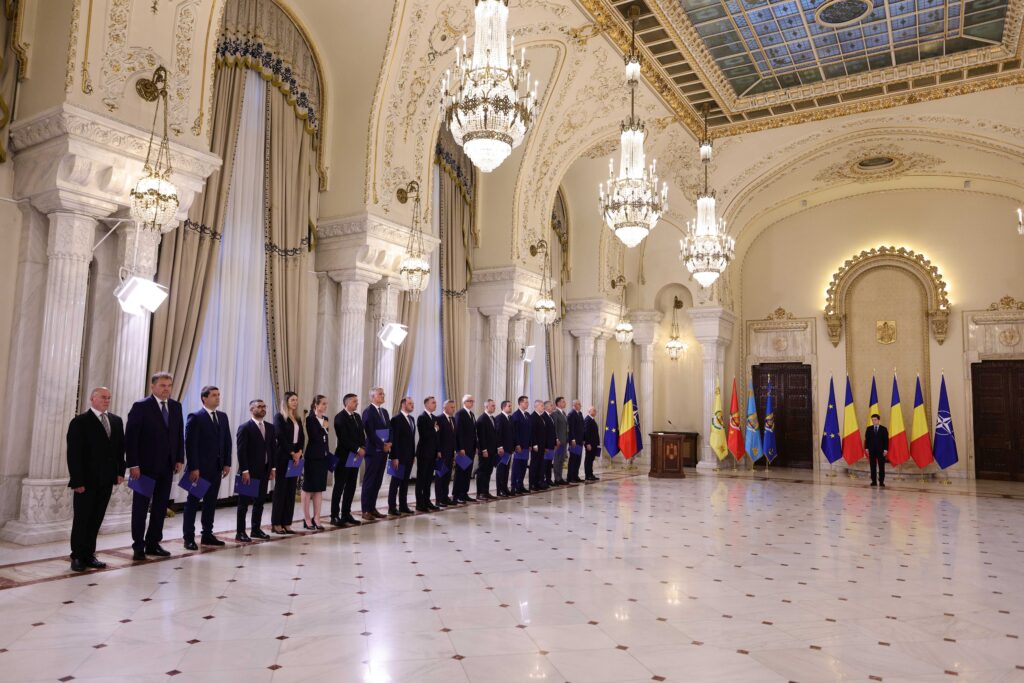 Guvernul Bolojan a depus jurământul. Nicușor Dan: Începem azi un nou capitol. Va fi un drum lung, sunt optimist (Video)