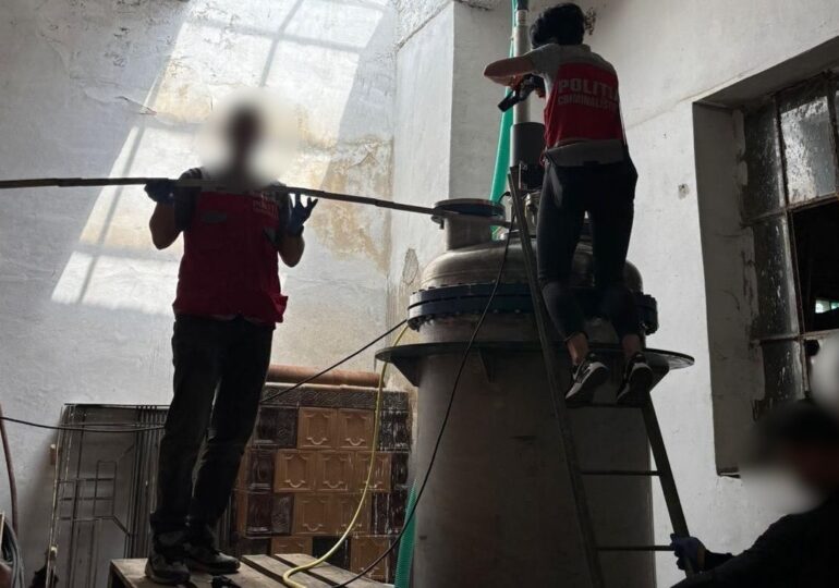 Unul dintre cele mai mari laboratoare de droguri sintetice din România, descoperit în județul Brașov (Foto & Video)