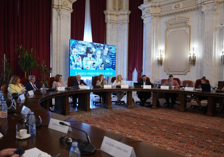 România vrea majorat digital la 16 ani. Accesul necontrolat la Internet ar fi oprit prin lege