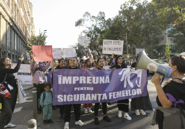 Protest la Guvern după crima din Cosmopolis: Este al 25-lea caz de femicid din ultimele 5 luni