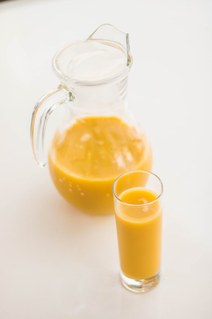 Adevărul despre sucurile de fructe și smoothie-uri: Ne fac bine sau ar trebui să le evităm?