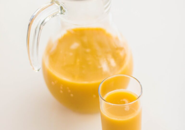 Adevărul despre sucurile de fructe și smoothie-uri: Ne fac bine sau ar trebui să le evităm?