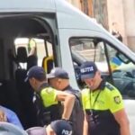 Tensiuni la marșul Pride la Chișinău. Imagini șocante cu preoții și credincioșii care au încercat să spargă cordonul poliției (Video)