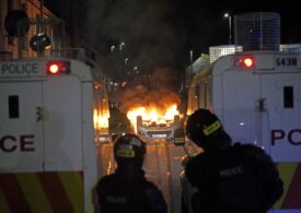 Violențe fără sfârșit și vânătoare de români în Irlanda de Nord. Steagul britanic, pavăză contra răzbunării (Foto & Video)