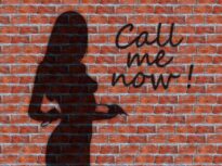 Femei păcălite și exploatate în străinătate. Poliția a prins gruparea care le forța să se prostitueze