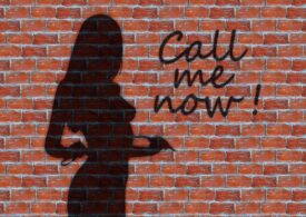 Femei păcălite și exploatate în străinătate. Poliția a prins gruparea care le forța să se prostitueze