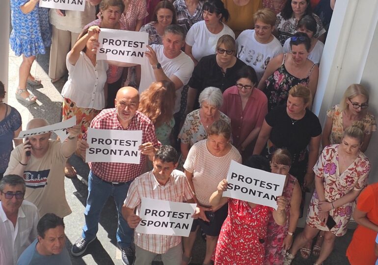 Val de proteste ale bugetarilor din toată țara: Ni se taie sporul, dar pensiile speciale rămân! (Foto & Video)