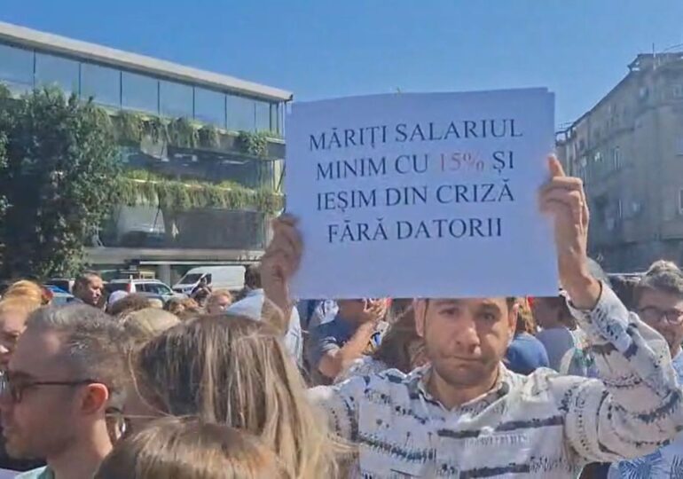 Revolta angajaților din Guvern: „Plătim noi pentru aroganțele corupției?” Funcționarii cer retragerea ordonanței care taie sporuri