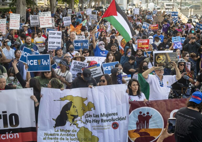Protestele din Los Angeles continuă, în ciuda prezenței Gărzii Naționale. Guvernatorul Californiei acuză Casa Albă de provocare