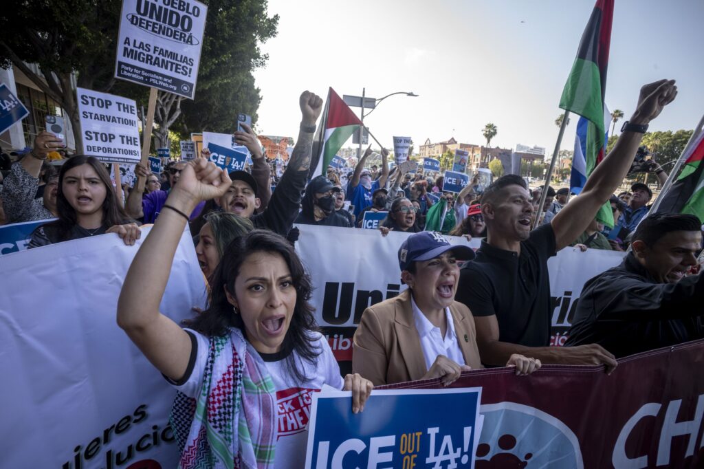 Trump scoate armata în stradă după protestele violente privind imigrația de la Los Angeles