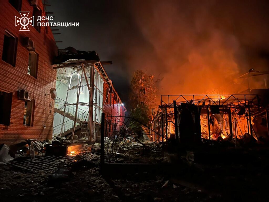 Ziua 1200 Cel mai puternic atac de la începutul războiului. Schimbul de prizonieri, blocat. Sumî cade încet. Rusia pierde un Su-35. Trump vrea să îndulcească sancțiunile