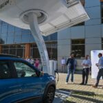 Prima stație de încărcare doar cu energie solară pentru mașini electrice, inaugurată în București (Foto)