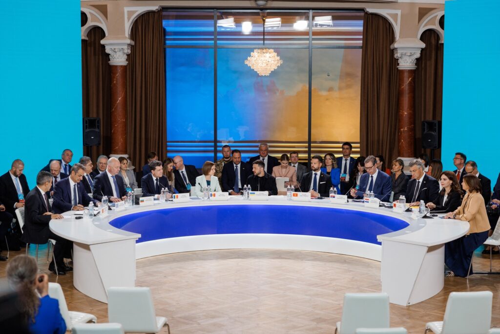 summit Odesa ansamblu