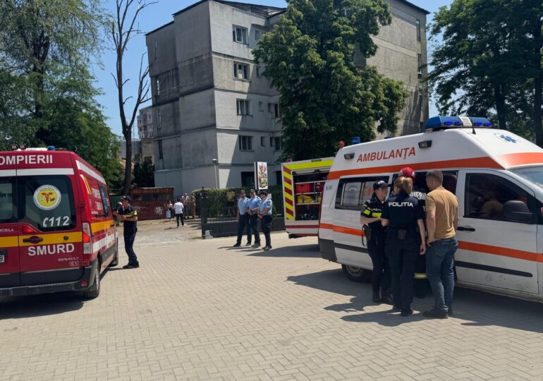 Incident șocant într-un loc de joacă. Tavanul s-a prăbușit peste 13 copii și cinci adulți