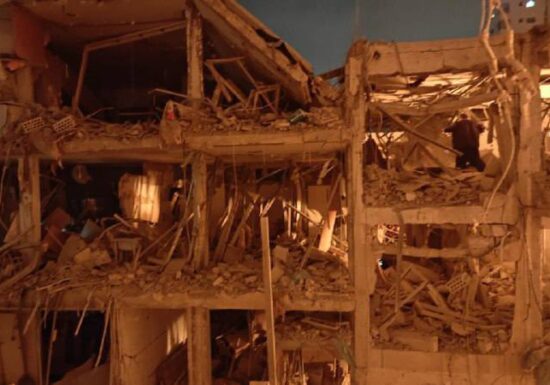 <span style="color:#990000;">Război Israel - Iran, ziua trei</span>: Atacuri dezlănțuite de ambele părți. Sute de morți și răniți. Șefii serviciilor de informații iraniene, uciși. Trump zice că pacea va veni curând (Foto & Video)