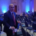 De la vorbe, la fapte: Bolojan a făcut curățenie în sala Congresului PNL (Video)