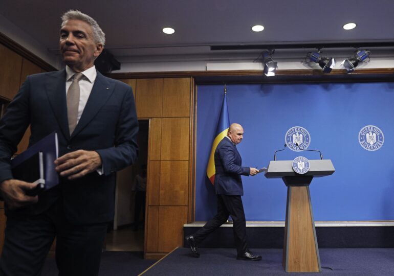 Guvernul Bolojan: satul fără câini și filosofia mitei