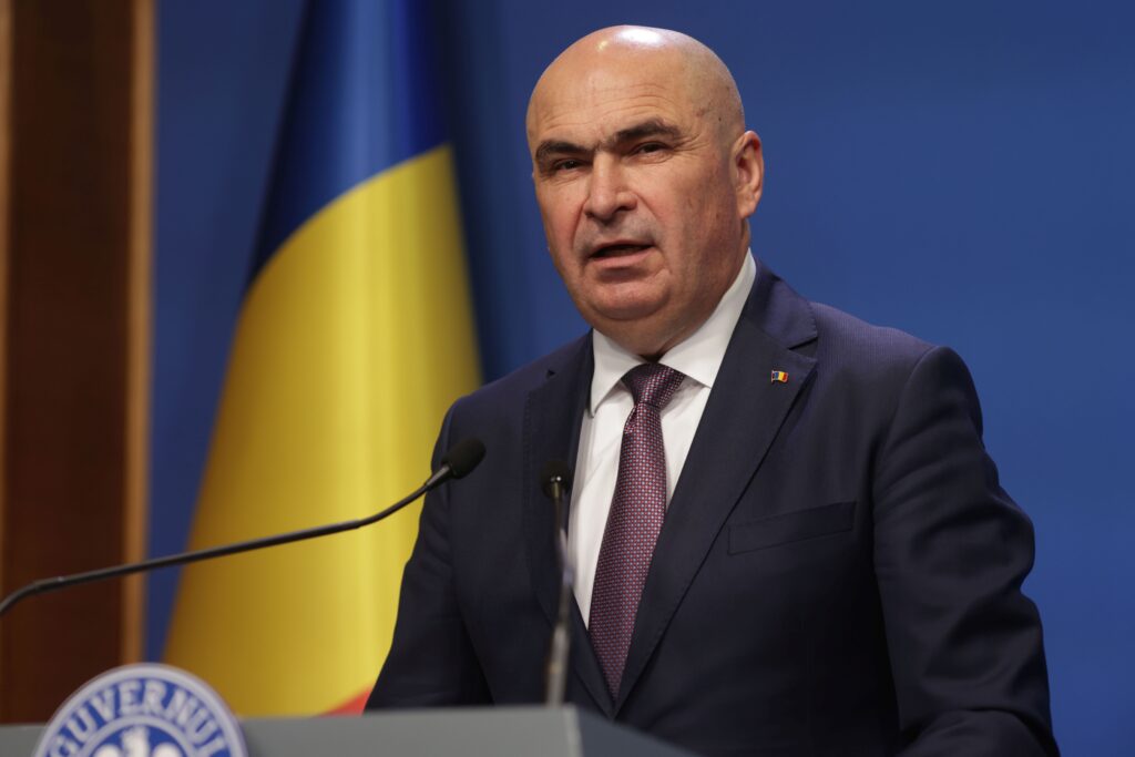 Bolojan anunță austeritatea în Educație: mai multe ore la catedră pentru profesori și reformă drastică a burselor pentru elevi