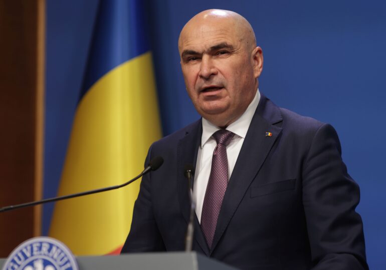 Bolojan anunță austeritatea în Educație: mai multe ore la catedră pentru profesori și reformă drastică a burselor pentru elevi