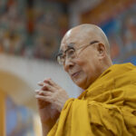 Dalai Lama a împlinit 90 de ani: rugăciuni pentru pace și speranța de încă 30-40 de ani de viață
