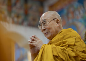 Dalai Lama a împlinit 90 de ani: rugăciuni pentru pace și speranța de încă 30-40 de ani de viață
