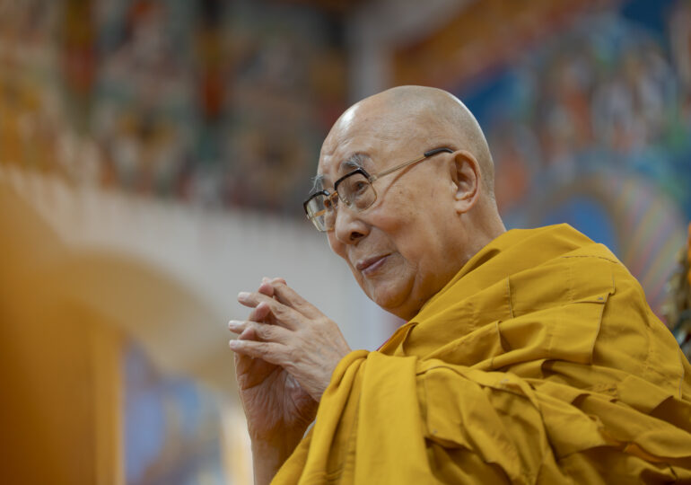 Dalai Lama a împlinit 90 de ani: rugăciuni pentru pace și speranța de încă 30-40 de ani de viață