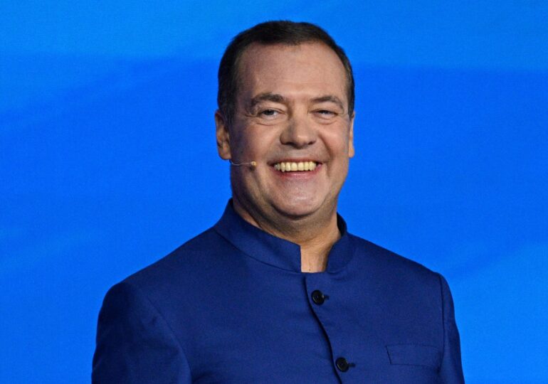Moscova sfidează ultimatumul lui Trump: Medvedev râde, bursele rusești reacționează cu entuziasm,Putin pregătește ofensiva