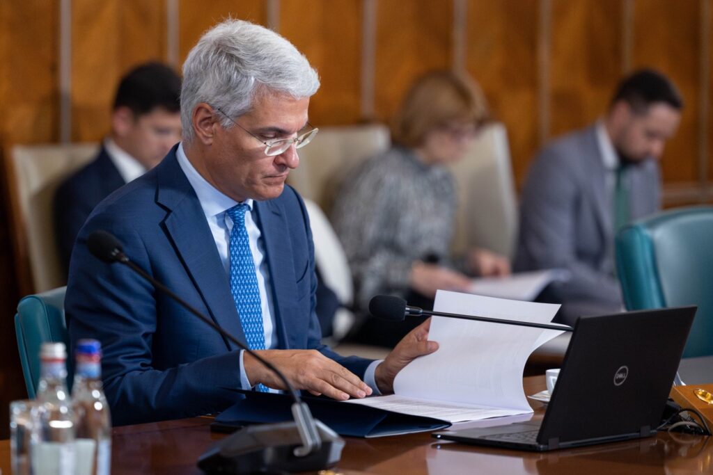 Dragoș Pîslaru, despre cei 60 miliarde de euro alocați României în noul buget: „o sumă bună, dar cu condiții stricte”