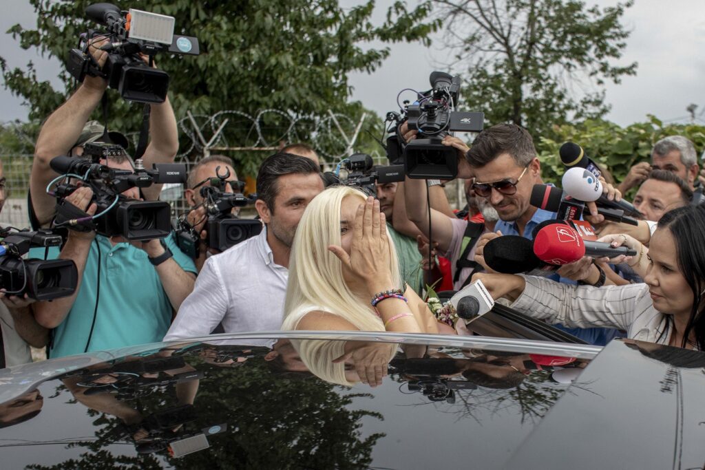 ELENA_UDREA_TARGSOR_ELIBERARE_14_INQUAM_Photos_Ovi