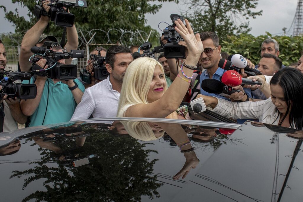 ELENA_UDREA_TARGSOR_ELIBERARE_15_INQUAM_Photos_Ovi