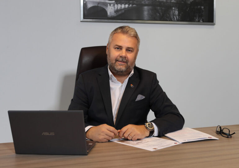 Directorul care și-a tăiat singur trei sferturi din salariu. „Cine-i următorul?”