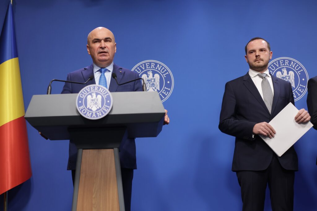 Reforma în pix de ministru: Bolojan dă un nou termen pentru tăierile din administrație, Rogobete amenință că nu semnează