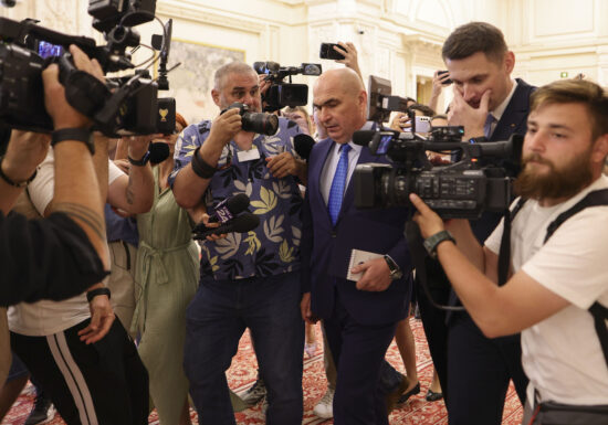 S-au mărit taxele și susținerea publică pentru AUR. Care sunt pericolele?