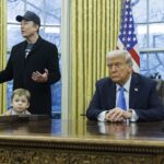 Marea răfuială de la Casa Albă: Musk nu-și ține gura în fața lui Trump, chiar dacă Tesla e în flăcări