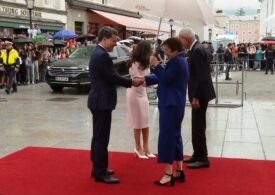 Nicușor Dan, cu partenera și copiii pe covorul roșu, la întâlnirea cu președintele Austriei (Video)