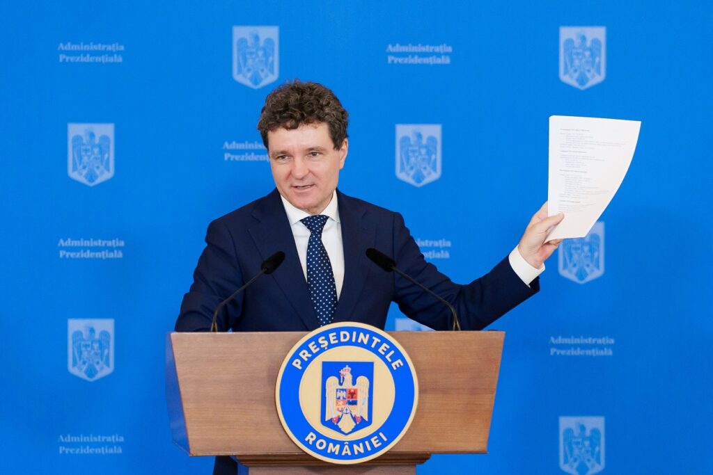 Nicușor Dan și-a publicat declarația de avere: Nicio casă, o mașină din ’86, donații și datorii