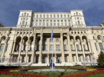 Supărați că li se taie sporul, sindicaliștii din Senat cer demontarea antenelor de pe Parlament